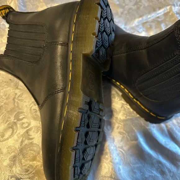 Dr. Martens Black Leather Chelsea 2976 winter boots - Picture 9 of 13